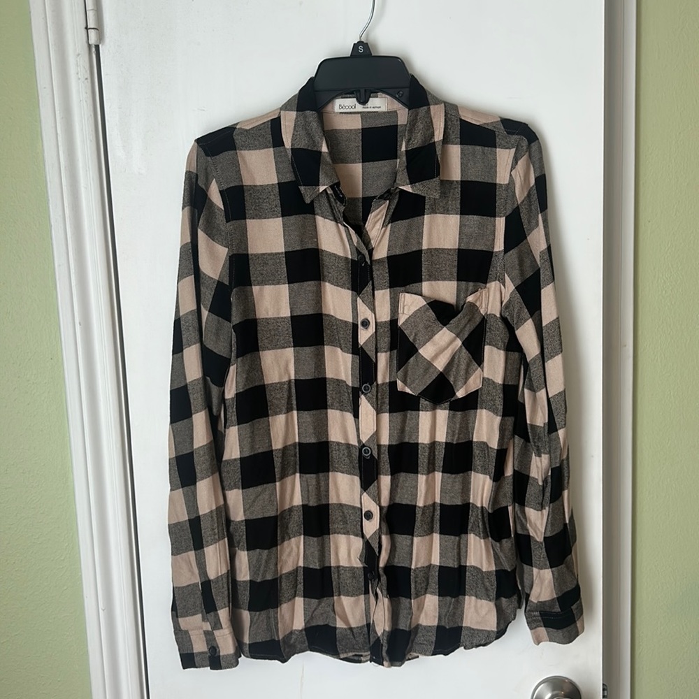 Like new buffalo plaid button down shirt
